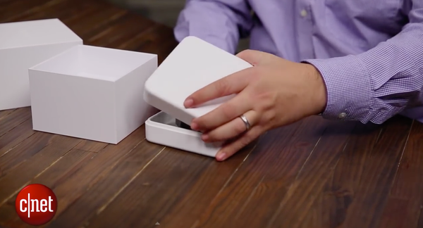 CNET. Apple Watch 언박싱 영상.
