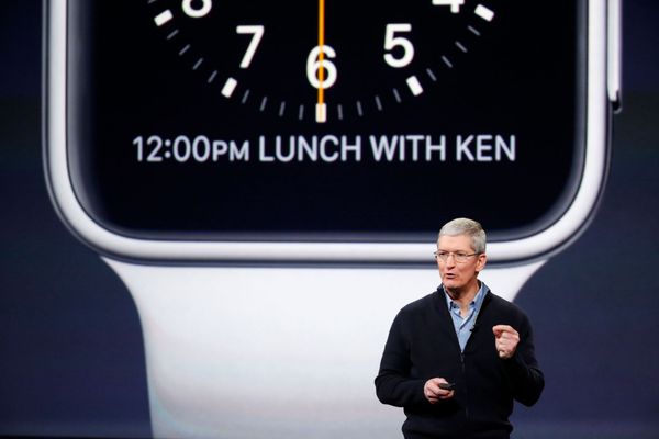 Tim Cook CEO, 직원들에게 Apple Watch 구매시 50%할인과 특별 할인 제공.