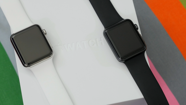 Apple Watch와 Apple Watch Sport 언박싱 영상.