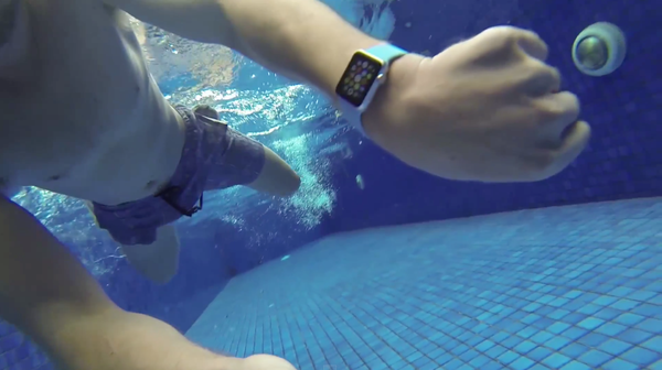 Apple Watch 스포츠. 물에서 30분간 방수 테스트.