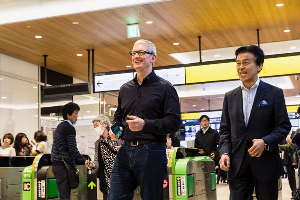 팀쿡 Apple Pay 사용, 일본JR 야마노테 선 탑승