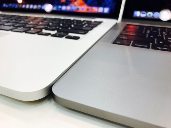 손 끝으로 느끼는 영롱함! 새로운 맥북프로 Touch Bar