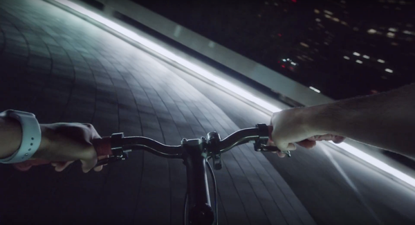 Apple Watch Series 2 – 새로운 TV광고 Go Ride, Go Surf