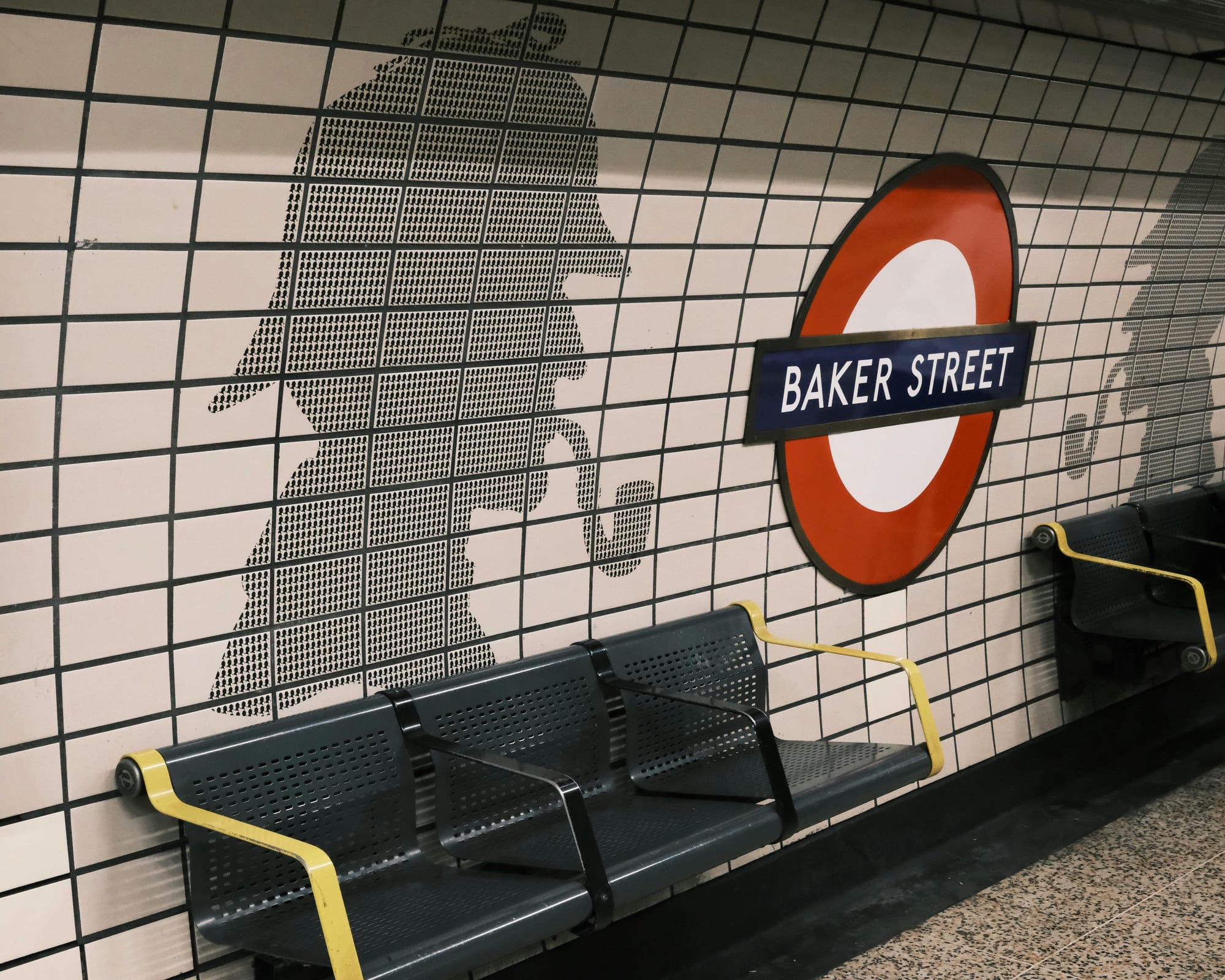 The Sherlock Holmes mural at Baker Street Underground station. Photo by Mingyang LIU