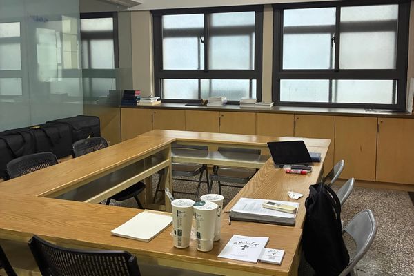 POJ 讀册会實體化：逐禮拜三 tī 塩埕敎會巴克禮團契