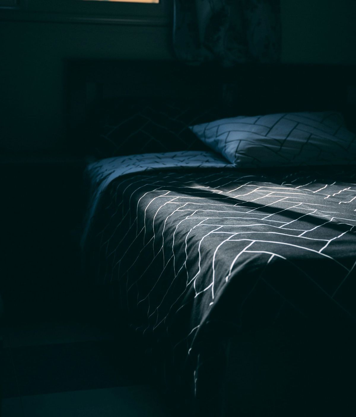 16 idées pour aménager une chambre sans fenêtre Image mise en avant de l’article