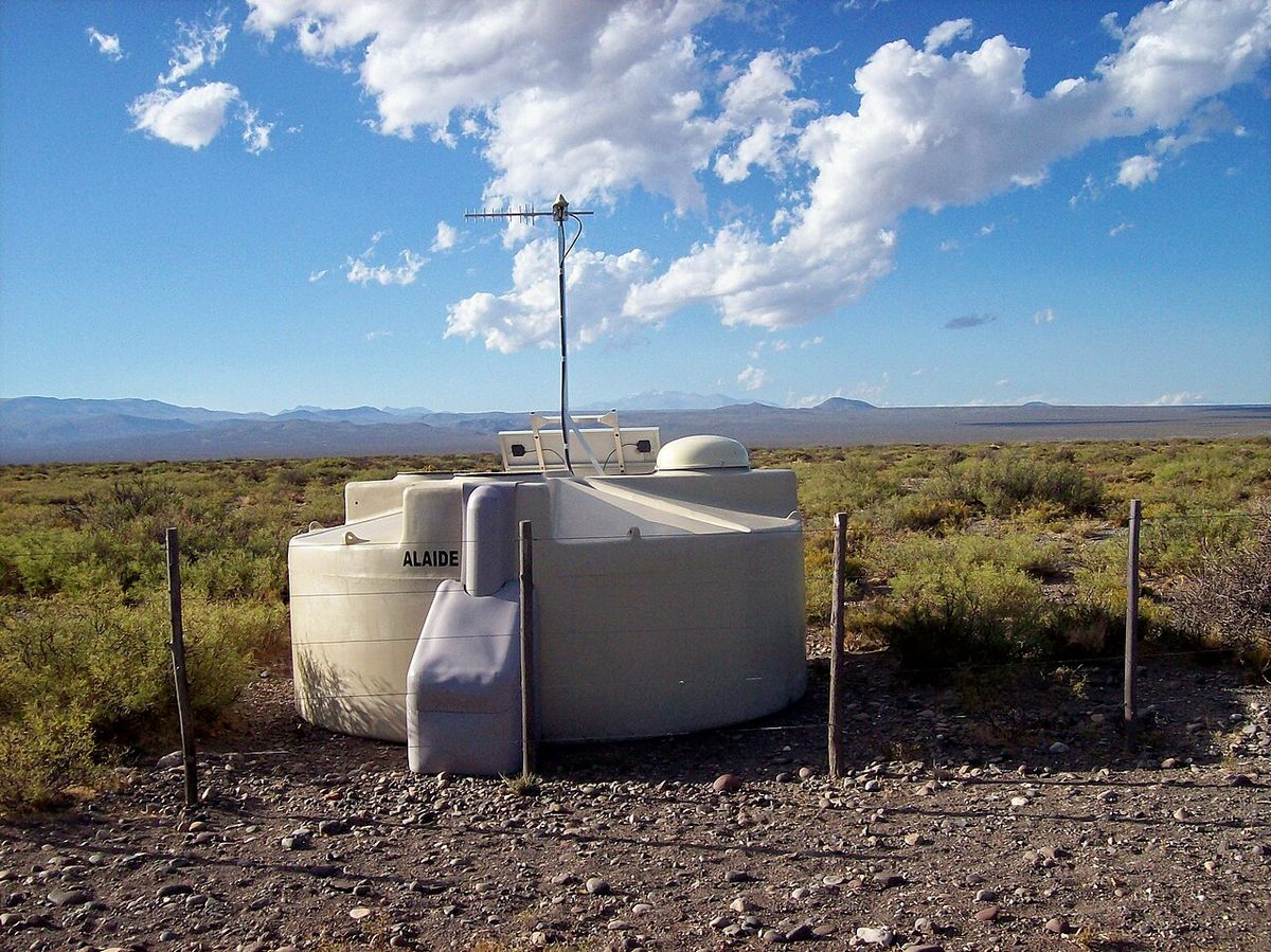 Tracking down energetic cosmic rays