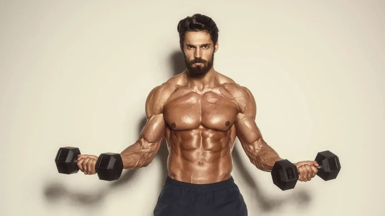 Personas musculosas muestran un envejecimiento cerebral más lento, según estudio