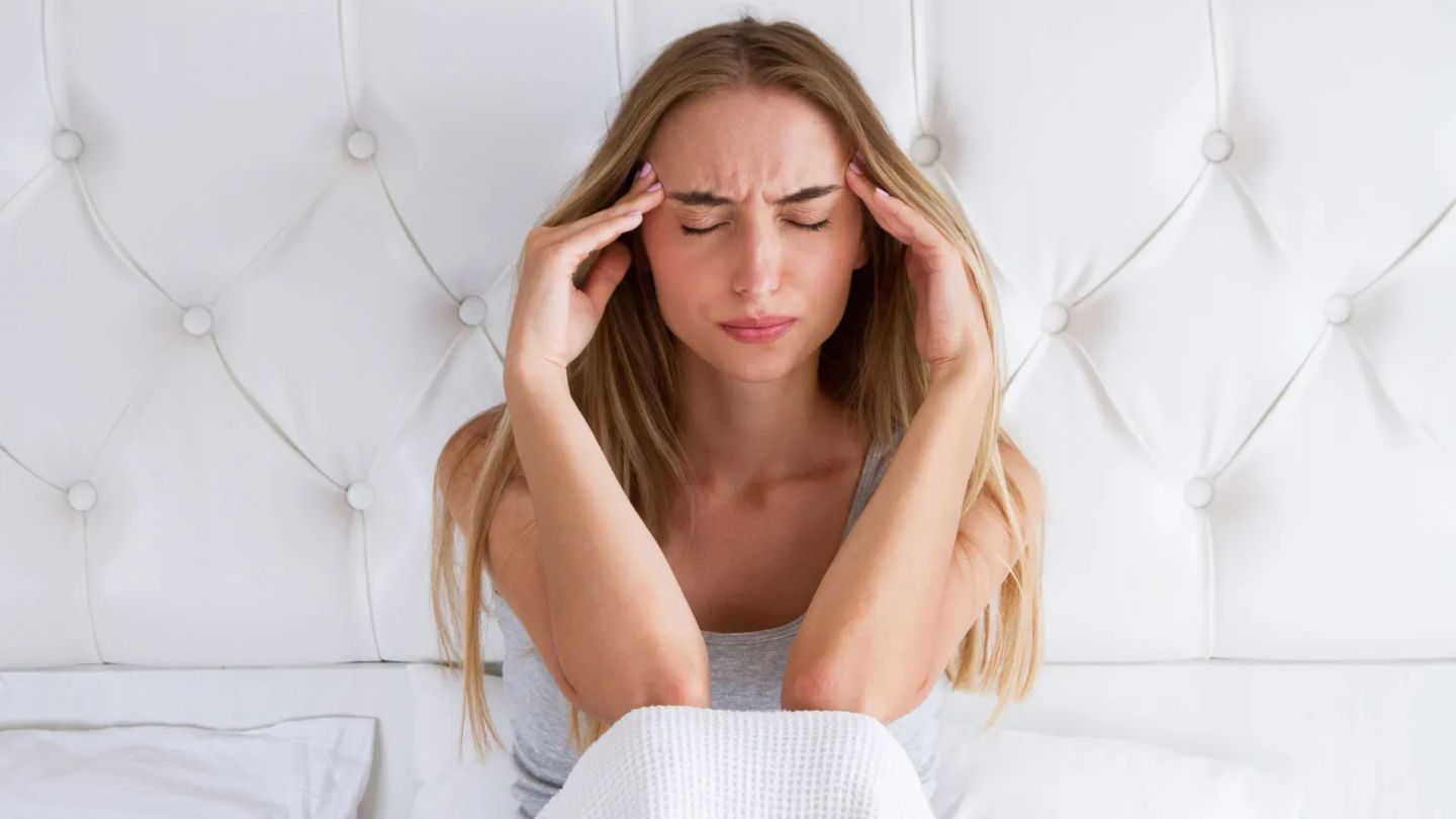 Por qué la migraña afecta más a las mujeres que a los hombres según la ciencia