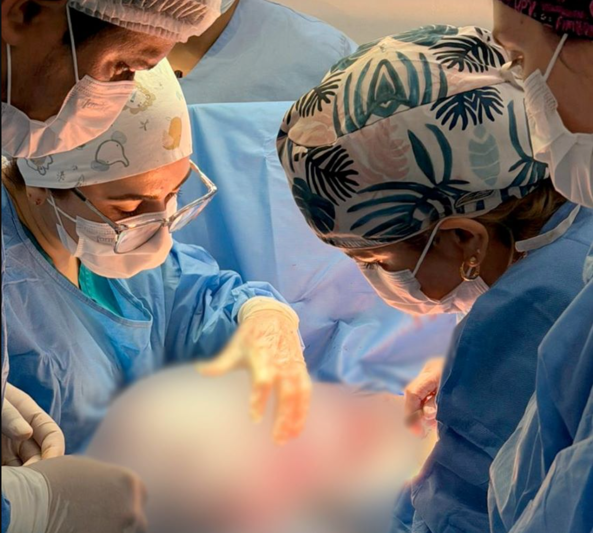 Médicos en Paraguay logran extraer con éxito un tumor de más de 11 kilos a una joven de 18 años