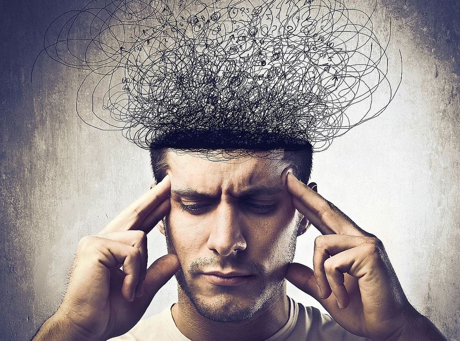 Qué revela la psicología sobre las personas que expresan poco sus emociones