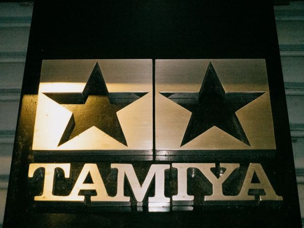 A sign that says tamiya with two stars on it