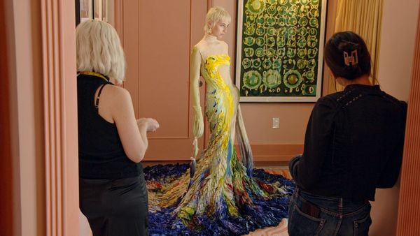 Emma Chamberlain Hand-Painted Her Met Gala Mugler Gown—and Made Influencer Fashion Look Like Craft