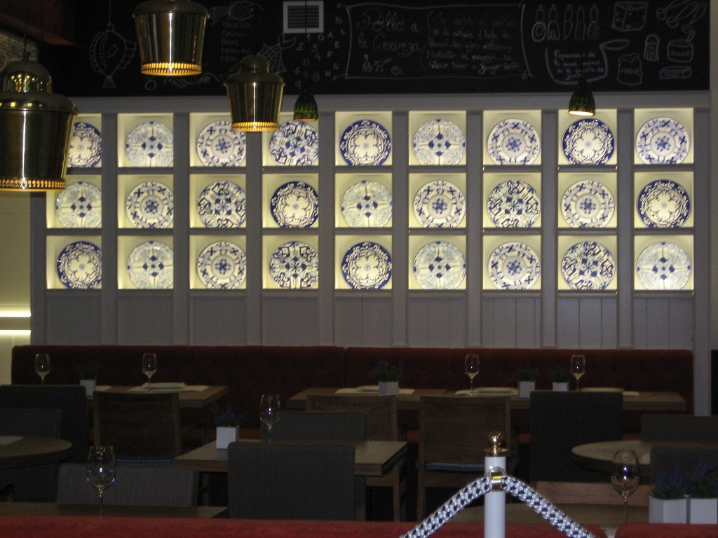 ceramic plate wall in Madrid