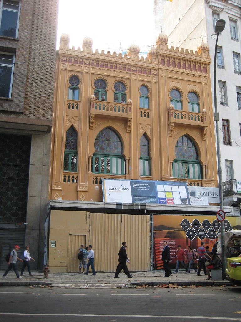 fixing up houses in Rio center