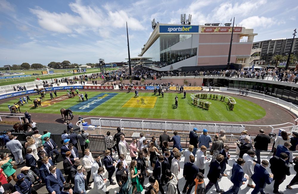 Scorching Saturday prompts race day shake-up post image