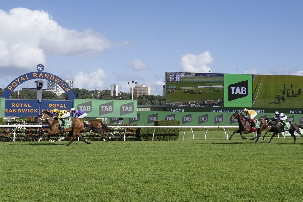 Autumn Glow keeps unbeaten record intact… just! post image