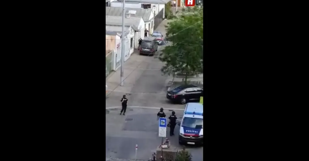 Viyana'da Silahlı Çatışma: İki Kişi Ağır Yaralandı
