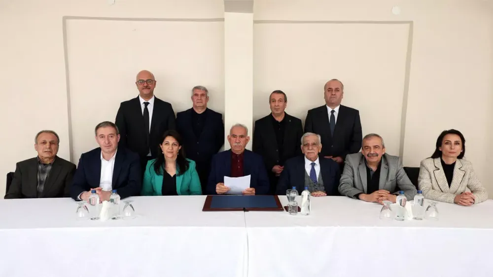 PKK, örgütü feshetme ve silahlı mücadeleye son verme kararı aldığını açıkladı
