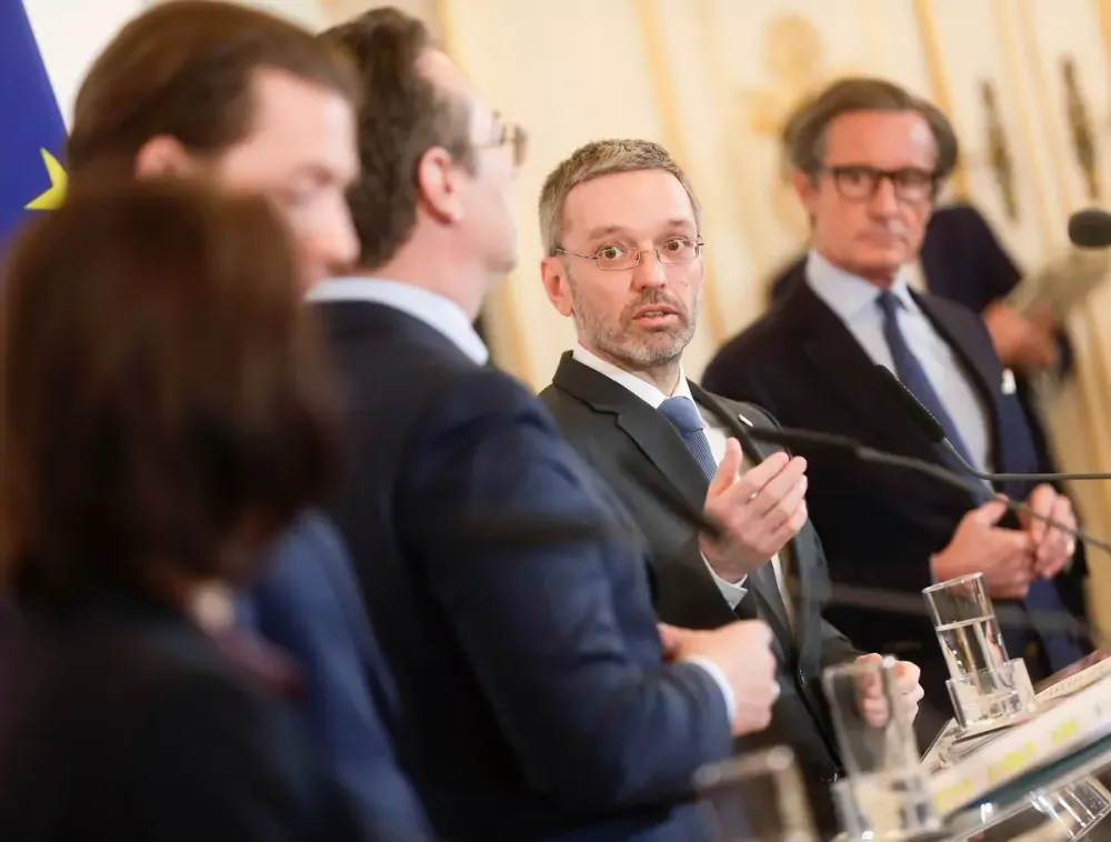 Eli Güçlenen Kickl, ÖVP'yi "Erken Seçimle" Tehdit Etti