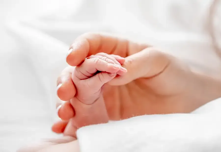 Viyana’da 9 haftalık bebek acil ameliyata alındı: Ebeveynler gözaltında