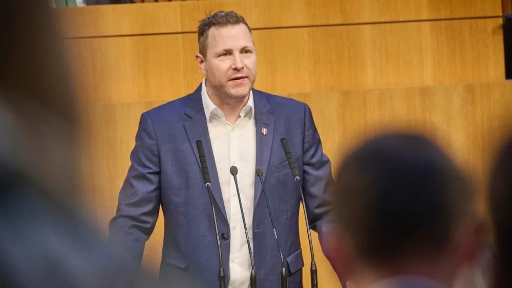 FPÖ, başörtüsü yasağının tüm öğrencileri, öğretmenleri ve okul personelini kapsamasını istiyor