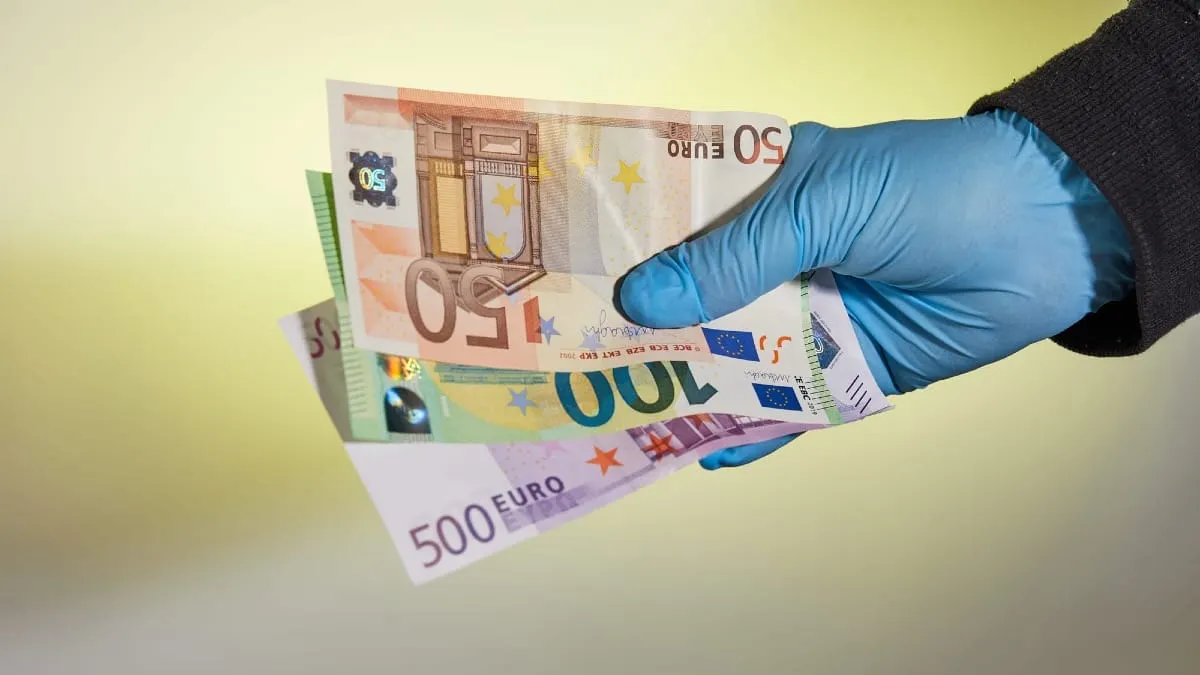 Viyanalı emlakçı dolandırıcıları tuzağa düşürdü: 2 milyon avroluk sahte para ele geçirildi