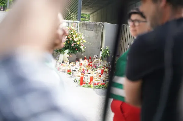 Graz, Çocuklarına Ağlıyor