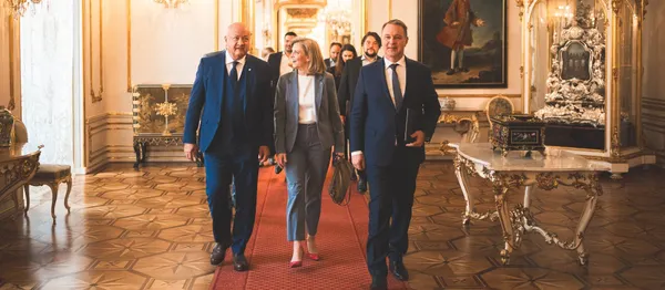 Avusturya’da Yeni Koalisyon Hükümeti: ÖVP, SPÖ ve NEOS’un Beş Yıllık Yol Haritası