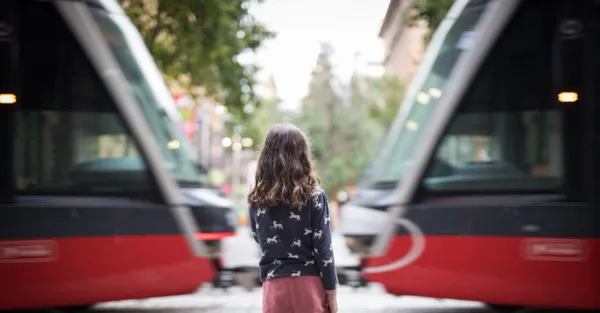 Viyana'da Tramvayın Çarptığı Küçük Kız Yaşam Mücadelesi Veriyor