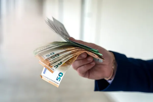 Avusturya’da 1.000 avroya kadar çalışan primi vergiden muaf olacak