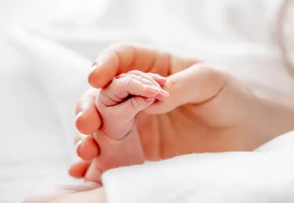 Viyana’da 9 haftalık bebek acil ameliyata alındı: Ebeveynler gözaltında