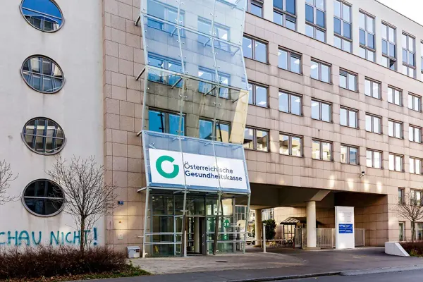 ÖGK, serbest doktor ücretlerine üst sınır getirmek istiyor