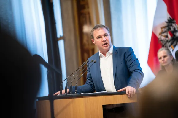 Babler: "FPÖ, Avusturya'yı hapishaneye çevirmek istiyor"