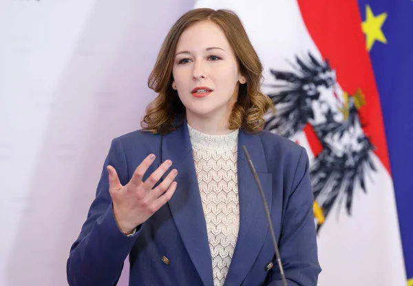Avusturya'da ÖVP'nin öncülük ettiği "başörtüsü yasağı planı" koalisyonda krize yol açtı