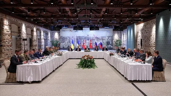 Rusya ve Ukrayna heyetleri İstanbul'daki müzakerelerde bir araya geldi