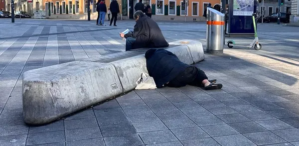 Viyana’da evsiz iki erkek donarak hayatını kaybetti