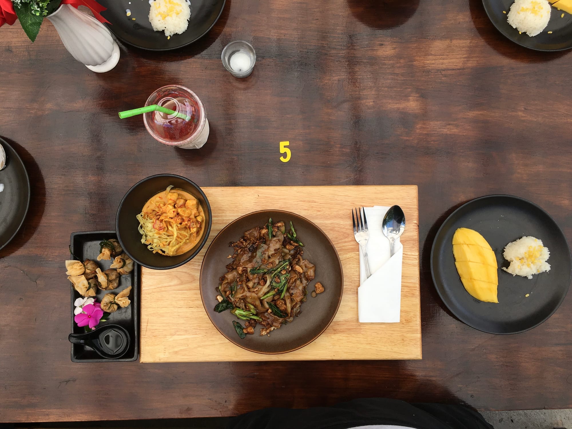 picture of a Thai meal after a cooking class