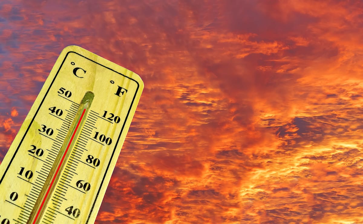 Illustration of extreme temperature measured by an outdoor thermometer, with a red sky background.