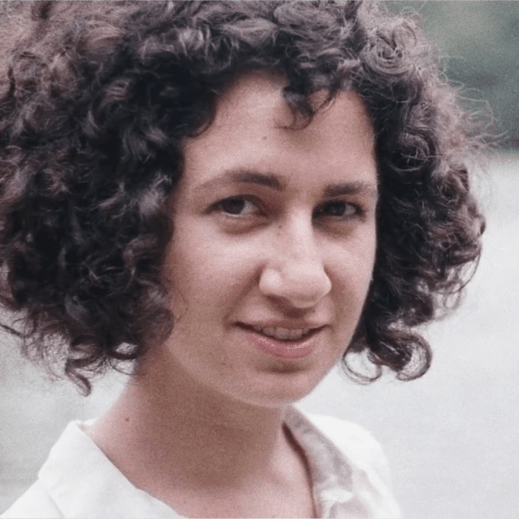 Headshot of Iranian conservation biologist Niloufar Bayani.