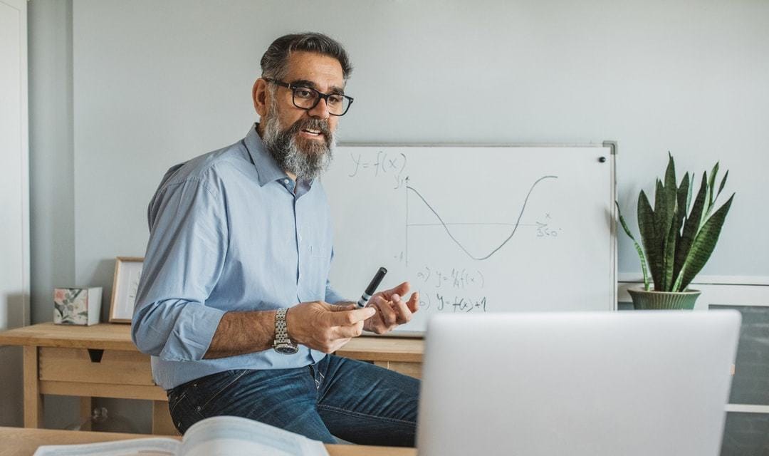 Online learning: Rethinking teachers’ ‘digital competence’ in light of COVID-19