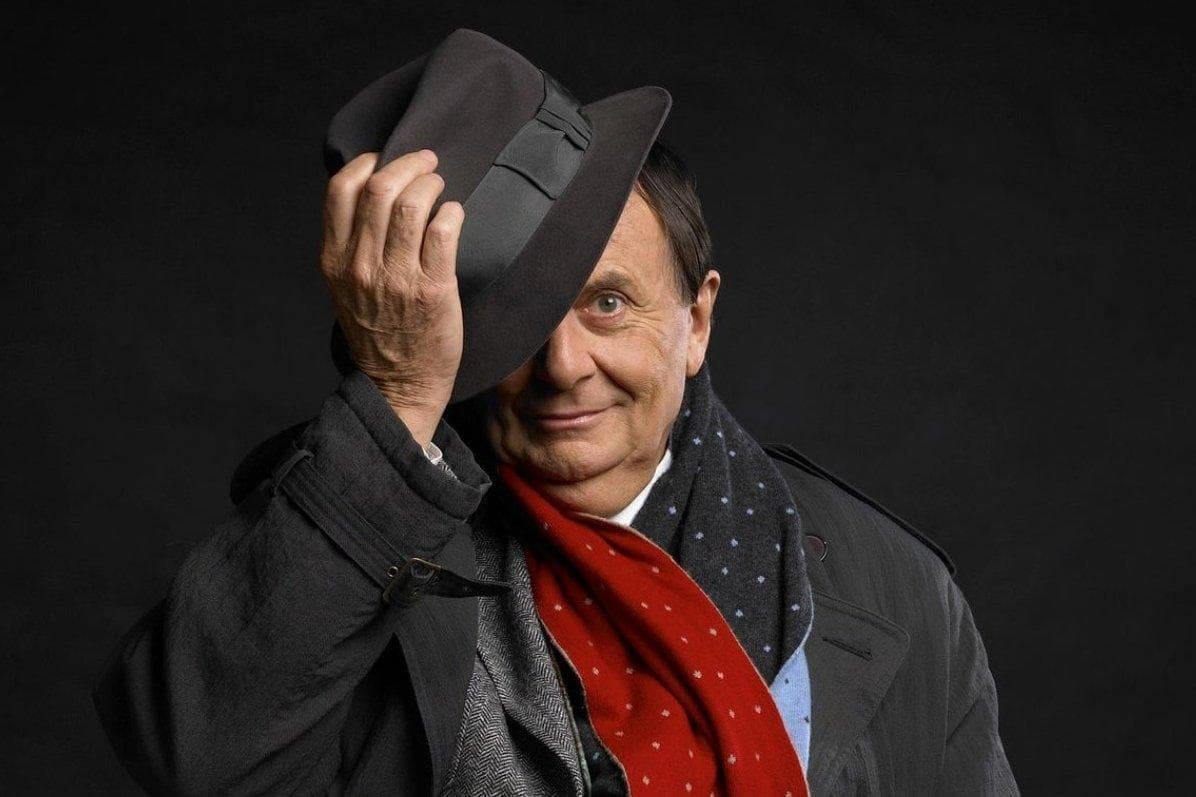 From ‘technicolour yawn’ to ‘draining the dragon’: How Barry Humphries breathed life into Australian slang