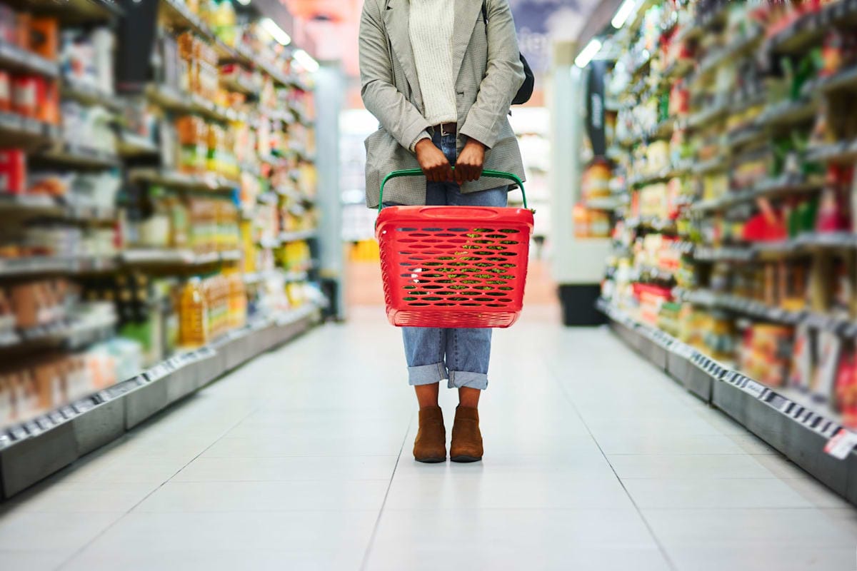 Supermarket aisle, woman