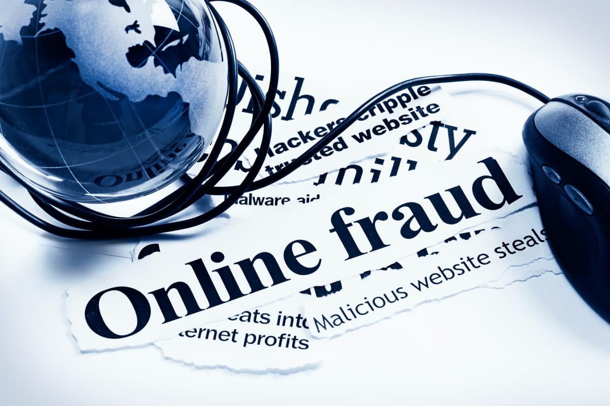 Online fraud concept, with mouse and computer