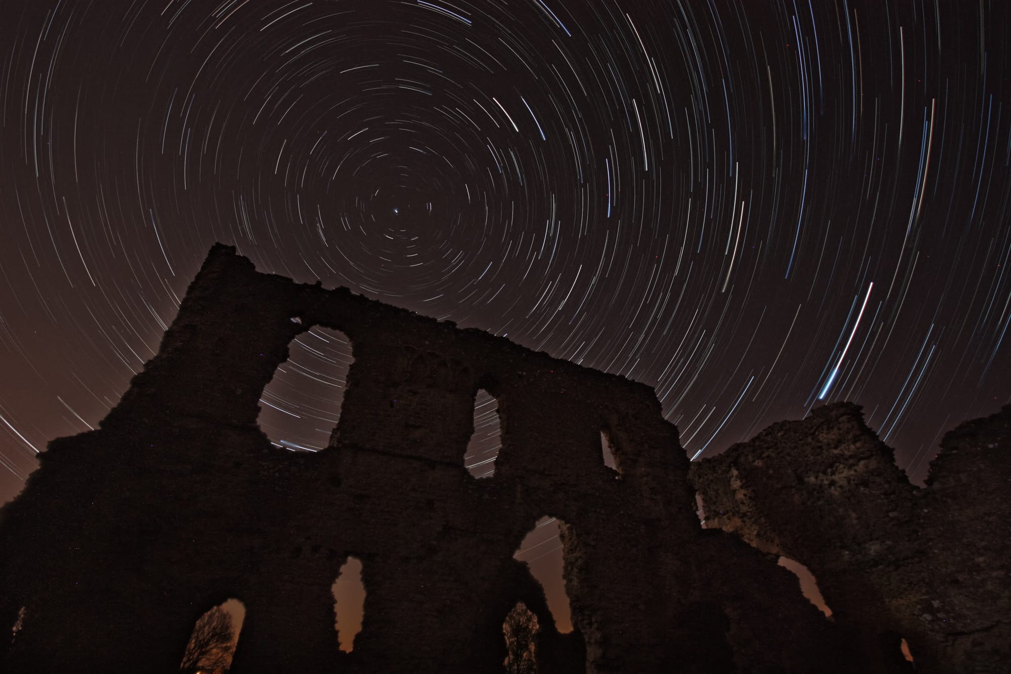 Distant stars above the ruins of Sherborne Old Castle, in the UK. Photo: Flickr/Rich Grundy.