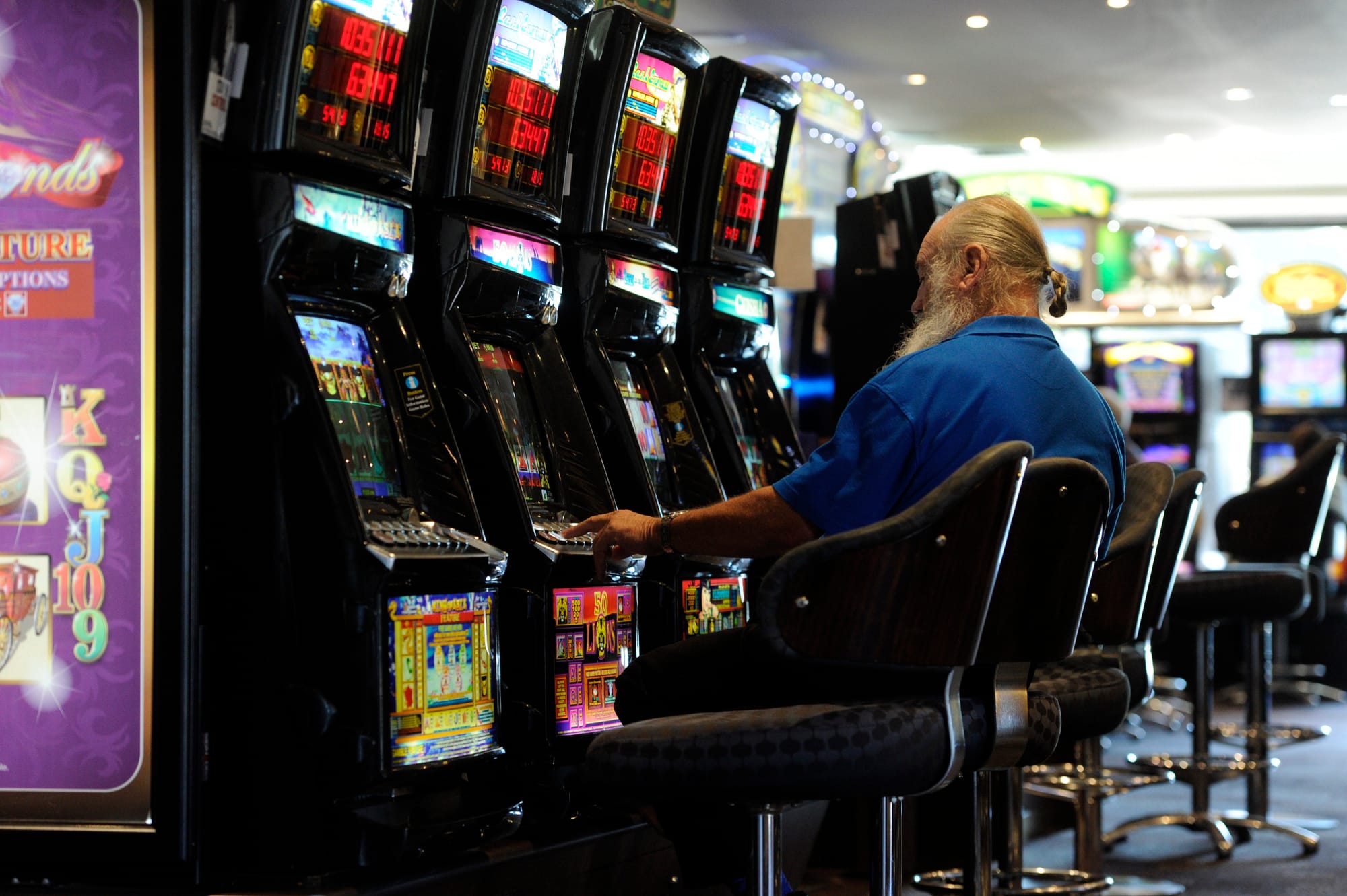 Removing Tasmania's pokies would help gamblers without hurting the economy