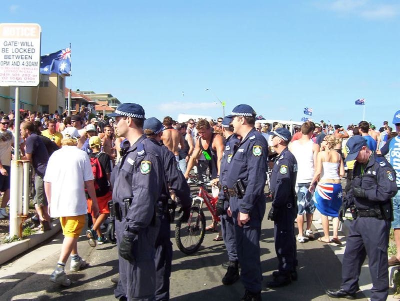 police and crowds at Cronulla riots, 2005
