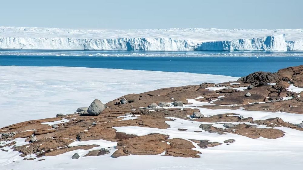 We studied how the Antarctic ice sheet advanced and retreated over 10,000 years. It holds warnings for the future post image
