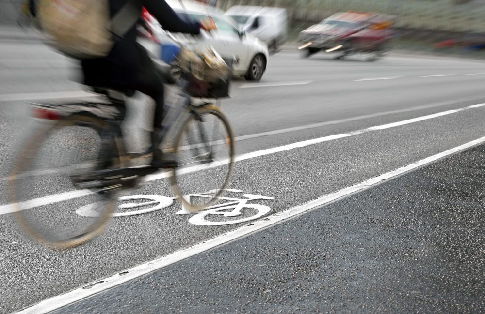 How to get more women on bikes? Better biking infrastructure, designed by women post image