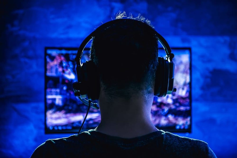Game on: Unravelling the bright and dark sides of online gaming post image